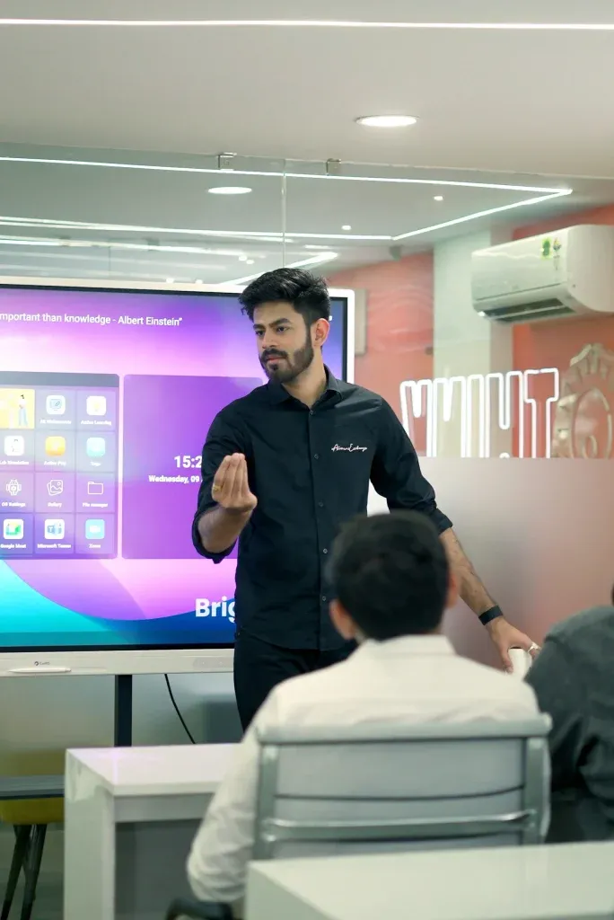 imgi_78_DSC05716.00_00_07_18.Still002-1-684x1024